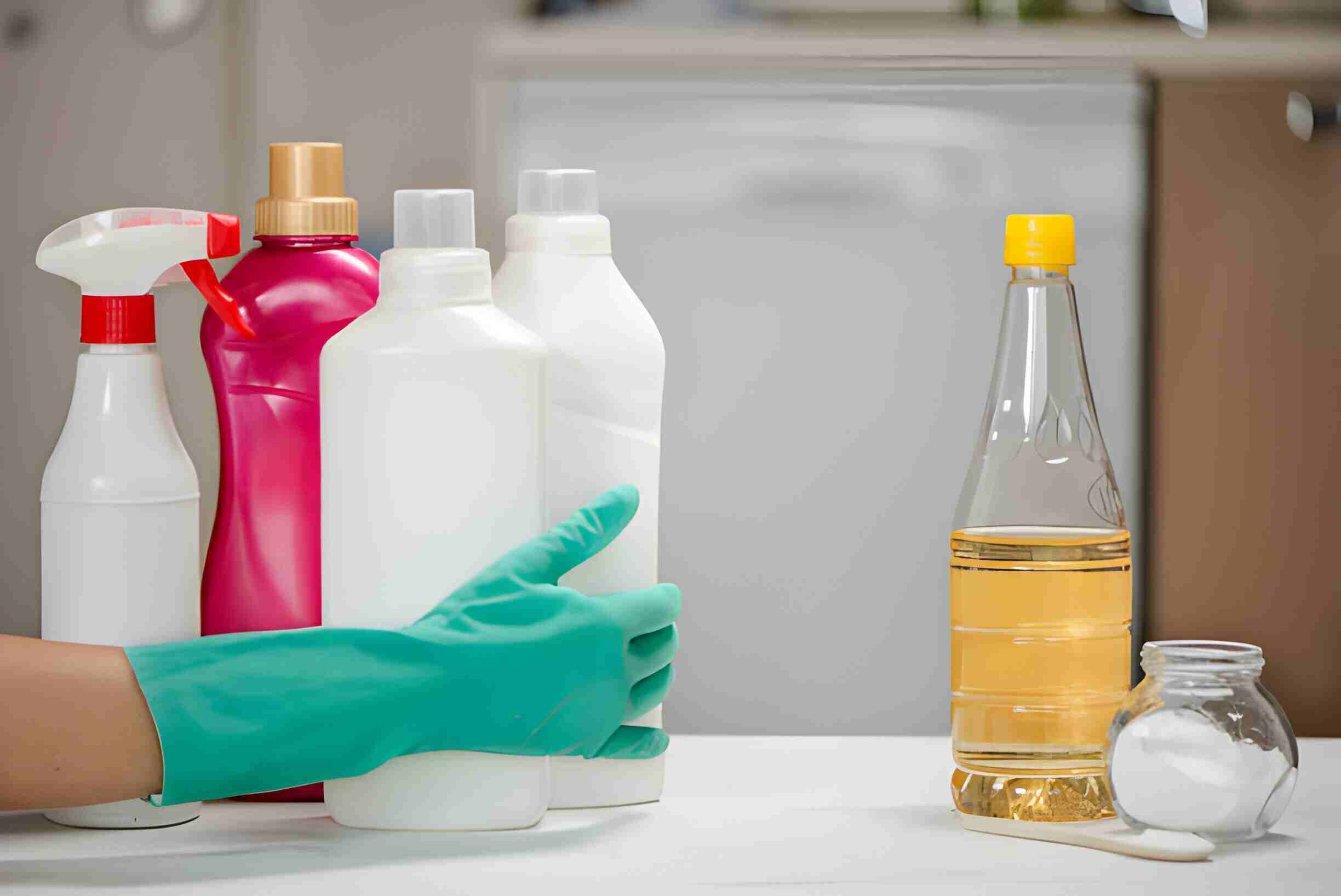 11 Pros and Cons of Using Natural Cleaning Solutions in Your Bathroom